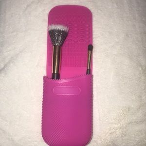makeup cleaner mat with two brushes